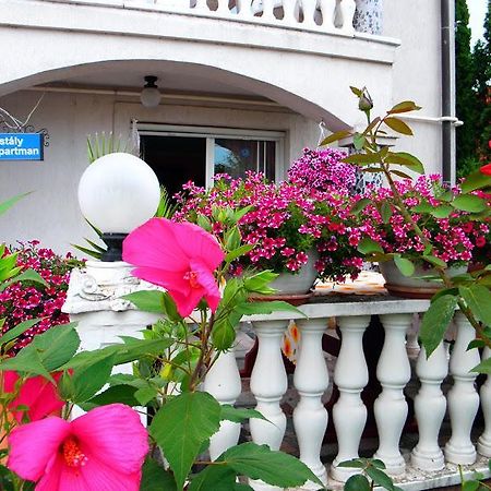 Kristaly Apartman Bed & Breakfast Hévíz Exterior foto