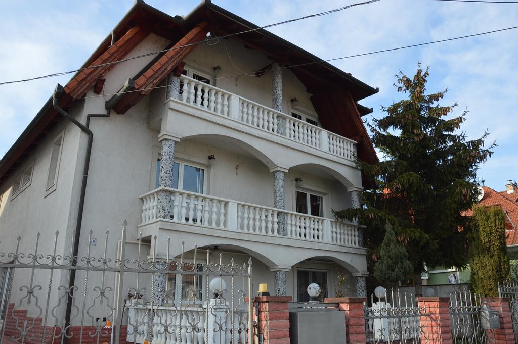 Kristaly Apartman Bed & Breakfast Hévíz Exterior foto