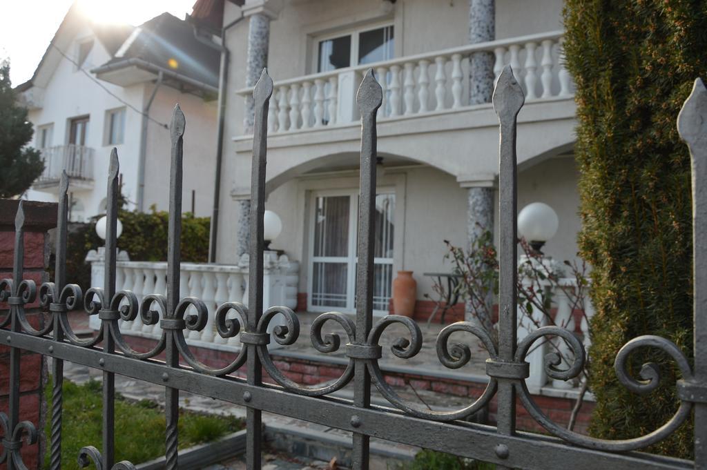 Kristaly Apartman Bed & Breakfast Hévíz Exterior foto