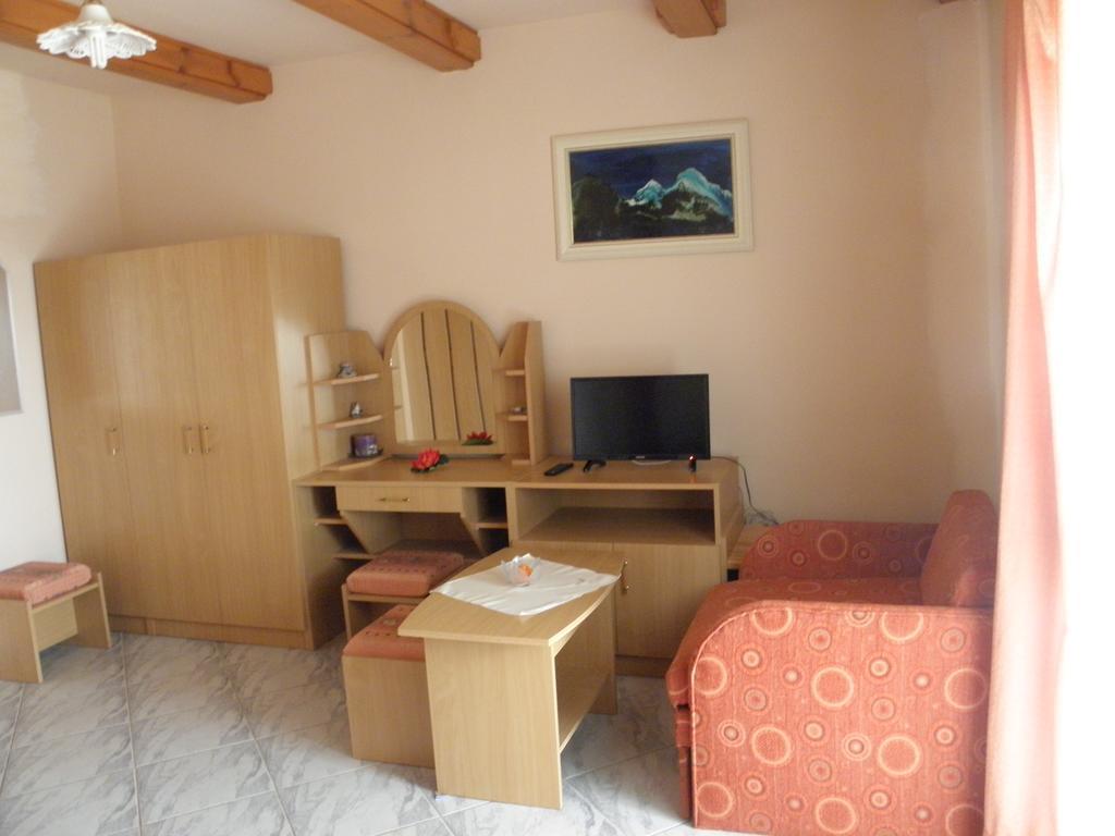 Kristaly Apartman Bed & Breakfast Hévíz Exterior foto