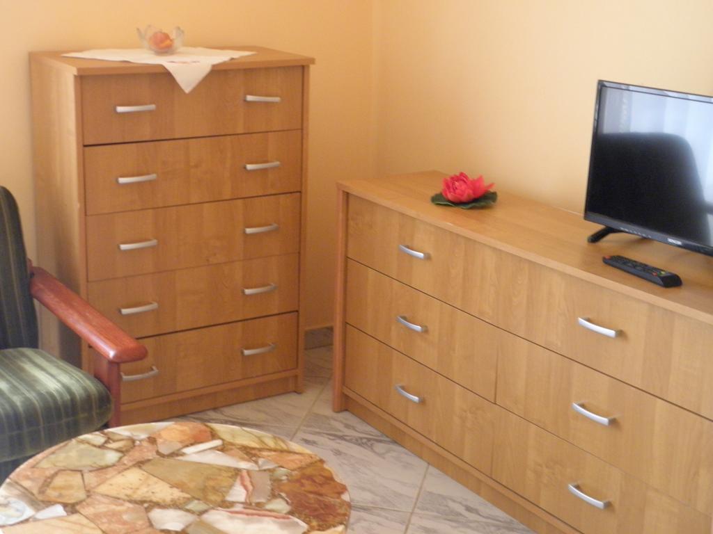 Kristaly Apartman Bed & Breakfast Hévíz Exterior foto