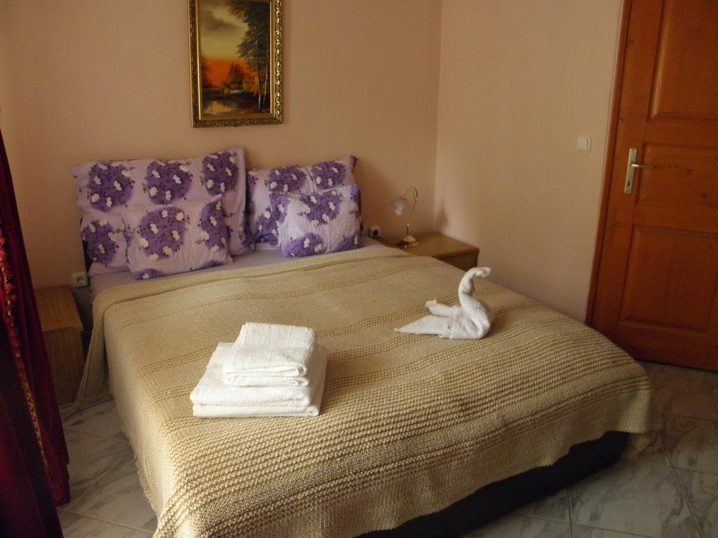 Kristaly Apartman Bed & Breakfast Hévíz Exterior foto