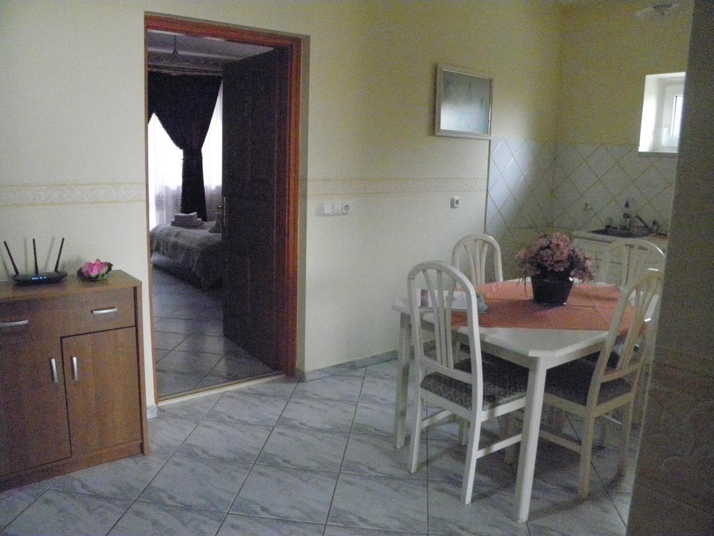 Kristaly Apartman Bed & Breakfast Hévíz Exterior foto