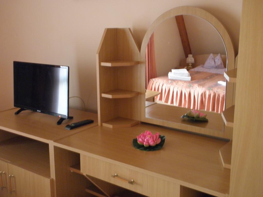 Kristaly Apartman Bed & Breakfast Hévíz Exterior foto