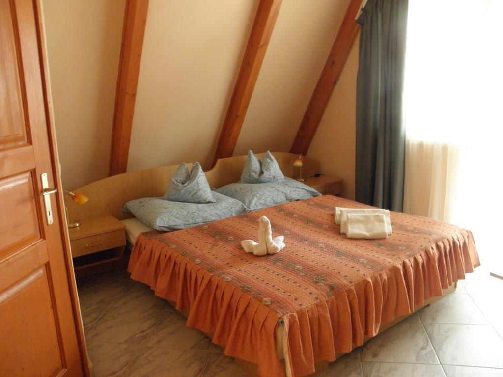 Kristaly Apartman Bed & Breakfast Hévíz Exterior foto