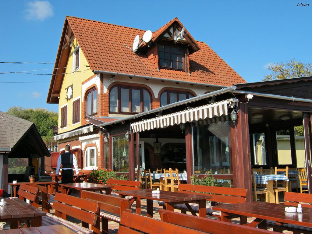 Kristaly Apartman Bed & Breakfast Hévíz Exterior foto